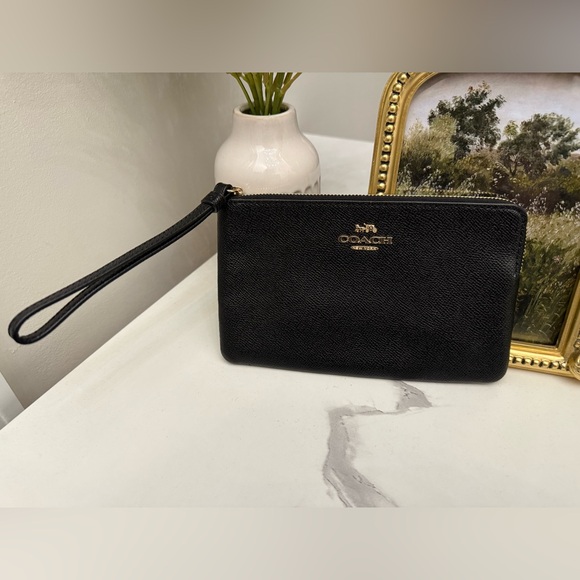 Coach Handbags - Coach Black Pebbled Leather Wristlet
